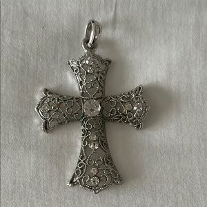 Elegant Silver Filigree Cross Pendant